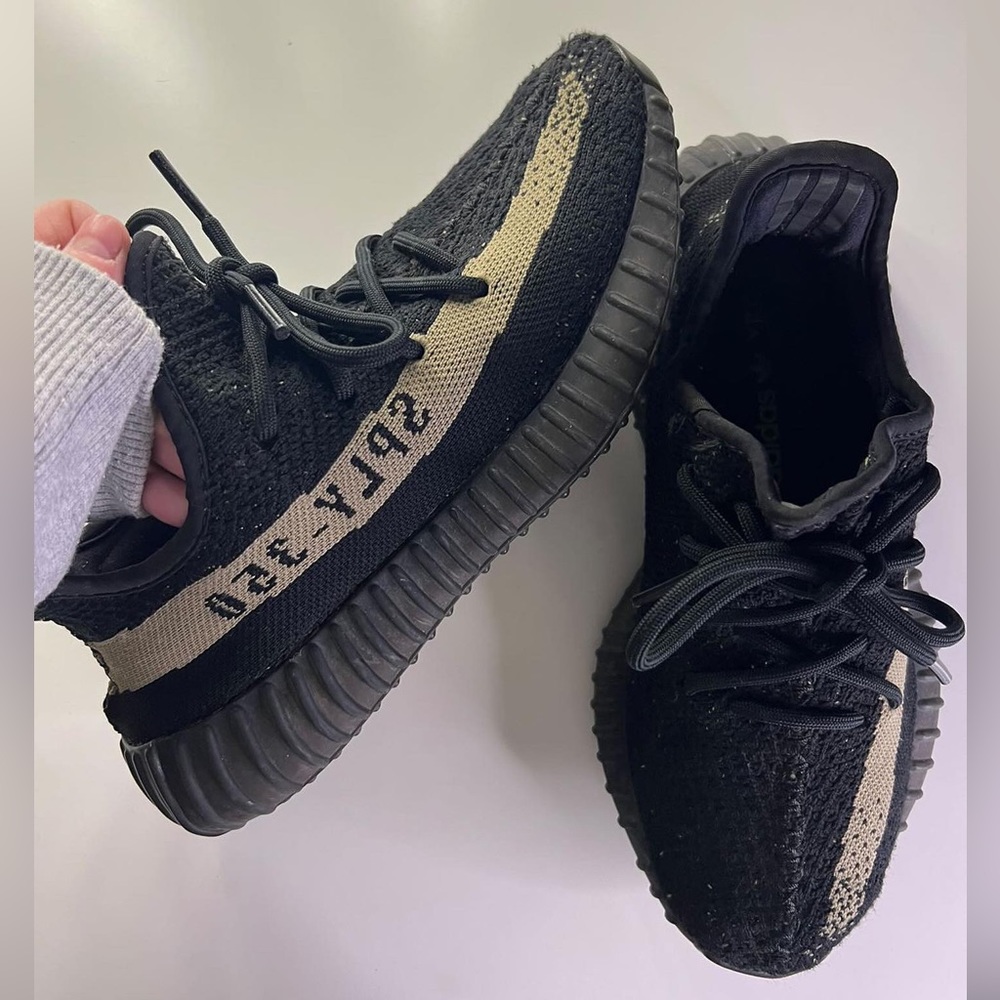Yeezy boost 350 V2 core black/ green